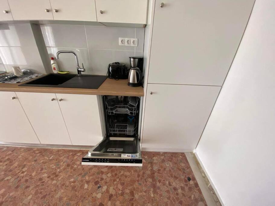 New! Flower Patio House 2 Bdr - Bbq - Wash Machine Lávrion Esterno foto